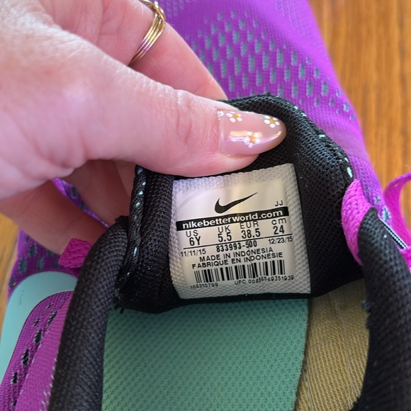 Nike size 6youth Free Rn - Picture 2 of 3